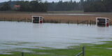 Fotbollsplaner helt översvämmade efter regnet